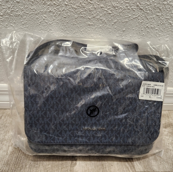 Michael Kors Cooper Logo Camera Bag - Admiral/Pale Blue NWT **FAST SHIPPING** - Picture 11 of 11